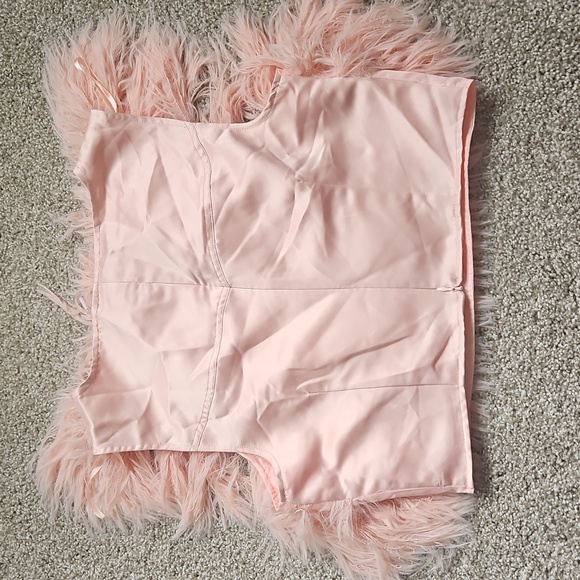 Avec Les Filles Women's Pink Feather Vest Sleeveless Back Zip Jewel Neckline L - Picture 3 of 4